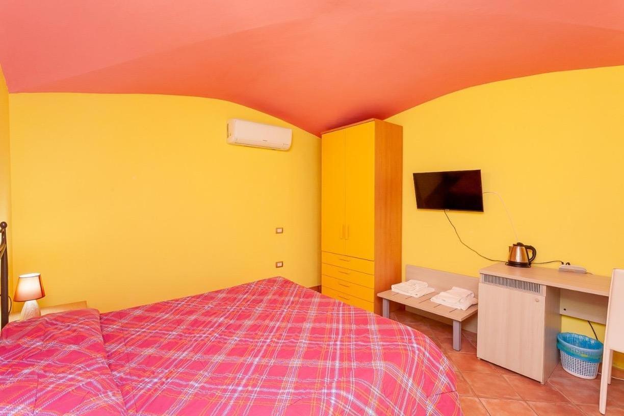 סאן תאודורו B&B Pettirosso Garden מראה חיצוני תמונה